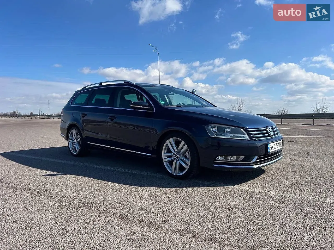 Volkswagen Passat 2011 photo 2