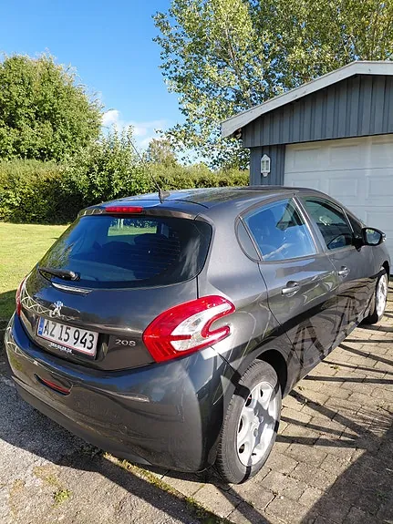 Peugeot 208 2014 photo 4