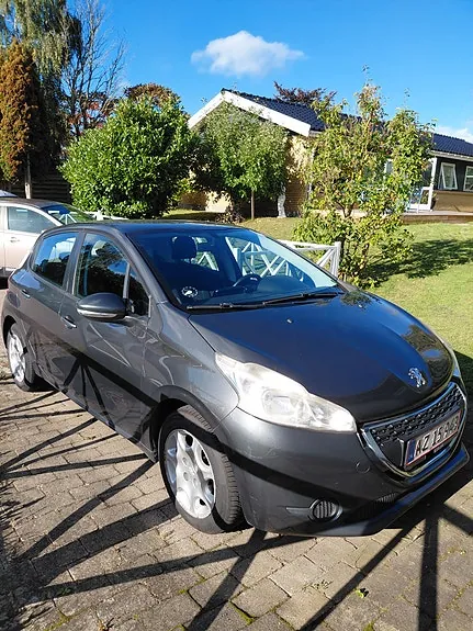 Peugeot 208 2014 photo 2