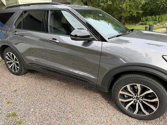 Ford Explorer 2022 photo 2