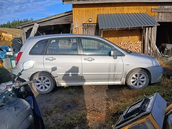Suzuki Liana 2004 photo 3