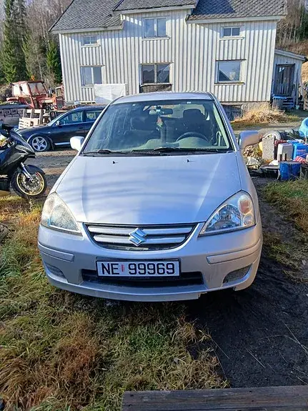 Suzuki Liana 2004 photo 2