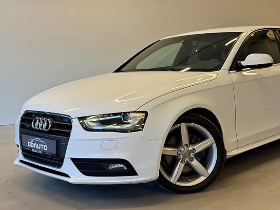 Audi A4 2012 photo 2