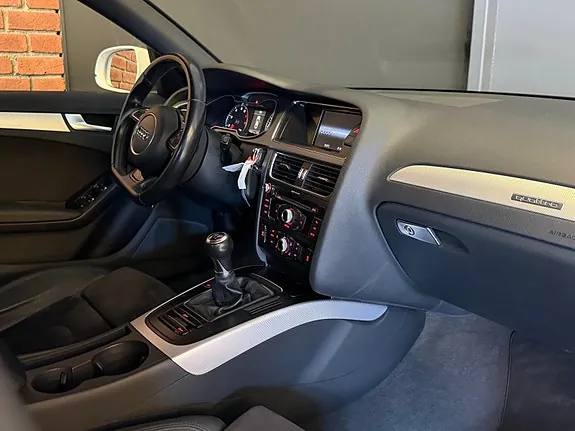 Audi A4 2012 photo 4
