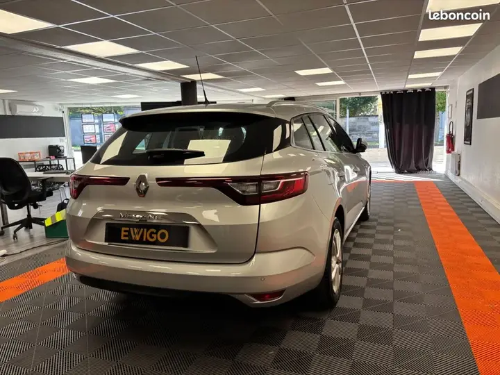 Renault Megane 2019 photo 2