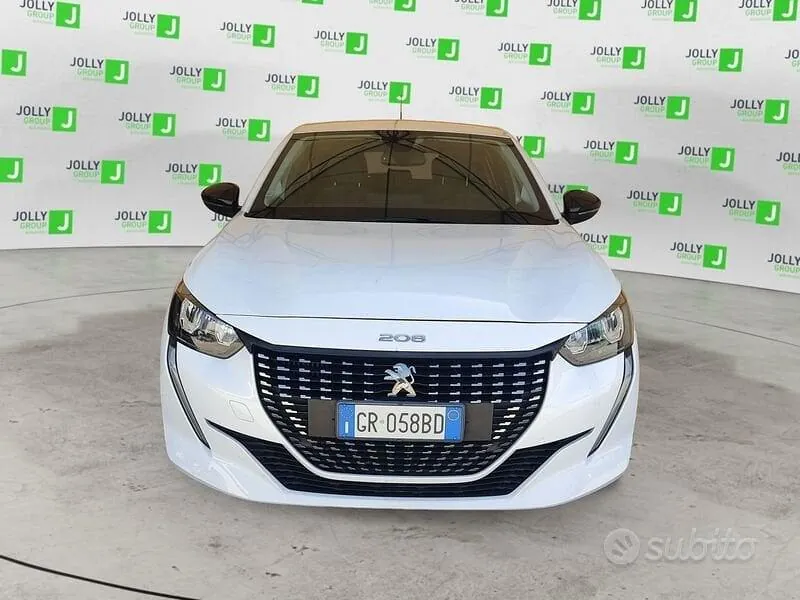 Peugeot 208 2023 photo 2