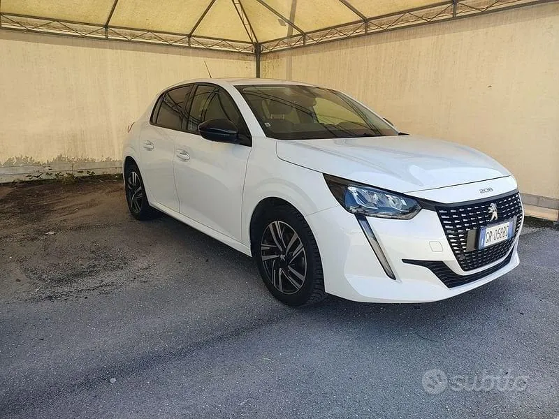Peugeot 208 2023 photo 3