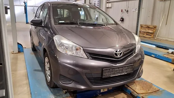 Toyota Yaris 2012 photo 2