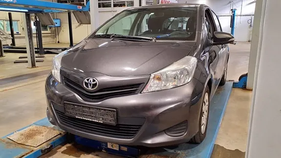 Toyota Yaris 2012 photo 5