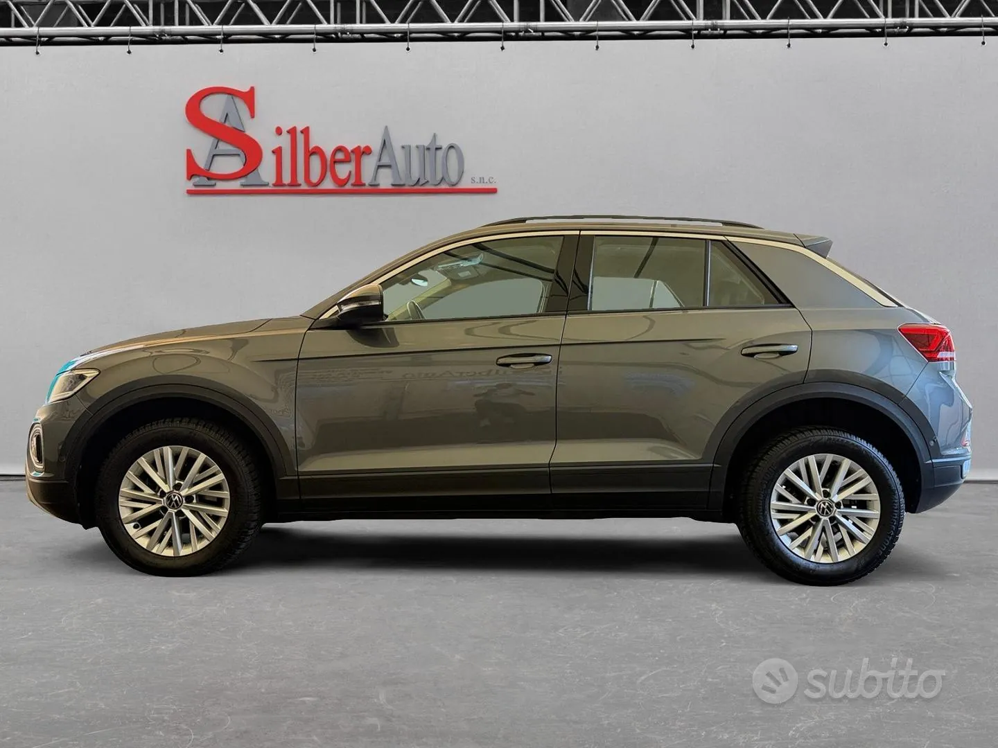 Volkswagen T-Roc 2023 photo 2