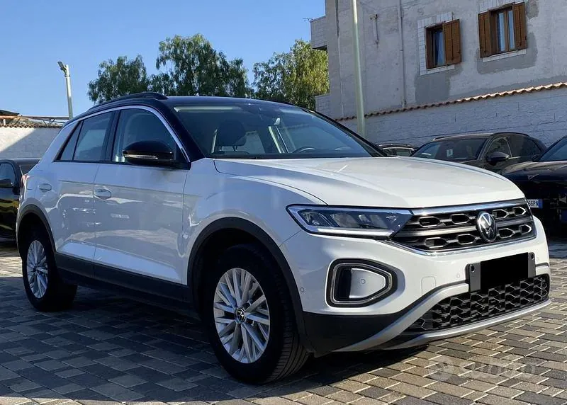 Volkswagen T-Roc 2023 photo 3