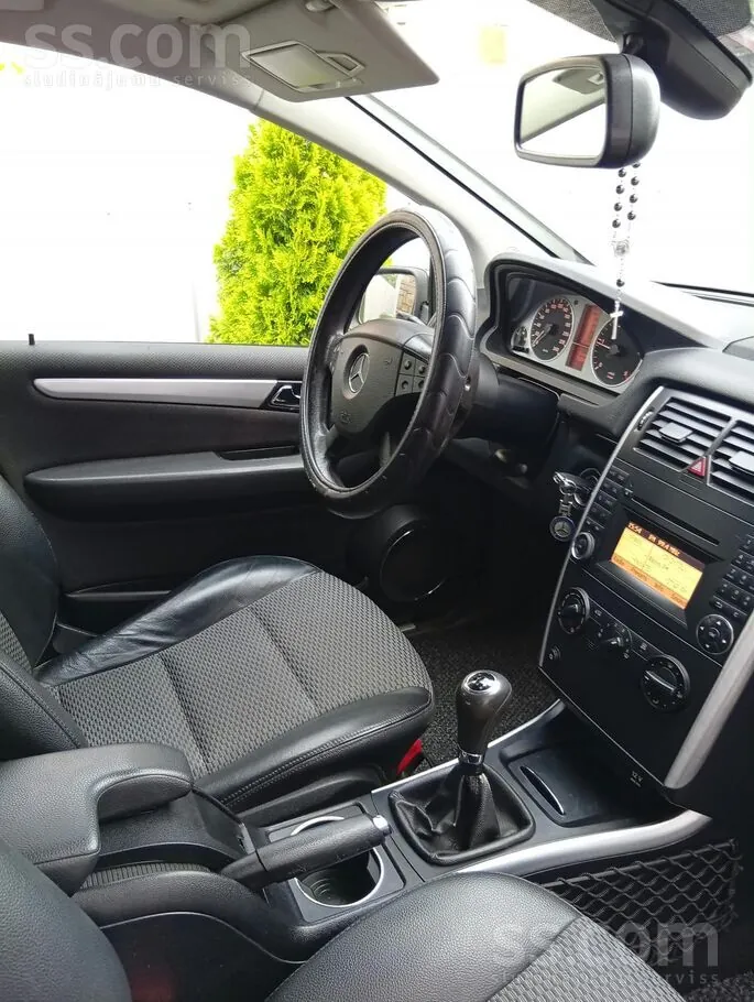 Mercedes-Benz B180 2010 photo 5