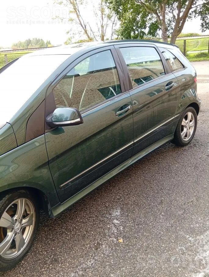 Mercedes-Benz B180 2010 photo 3