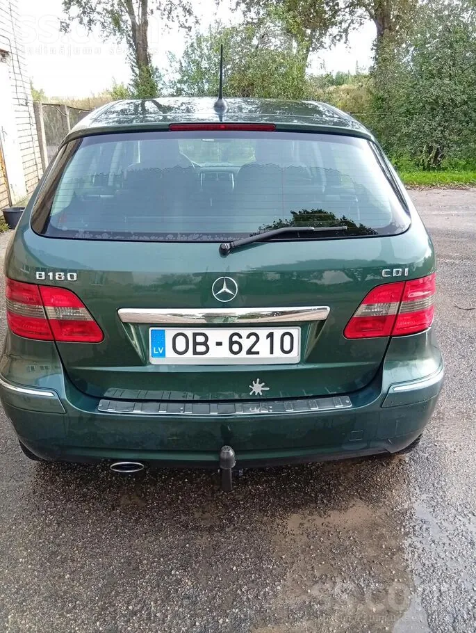 Mercedes-Benz B180 2010 photo 2