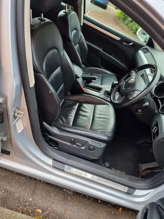 Skoda Superb 2012 photo 5