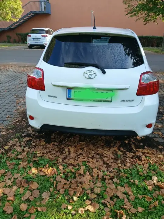 Toyota Auris 2010 photo 3