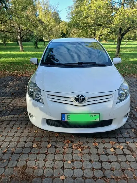 Toyota Auris 2010 photo 2