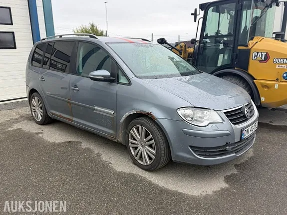 Volkswagen Touran 2010 photo 2