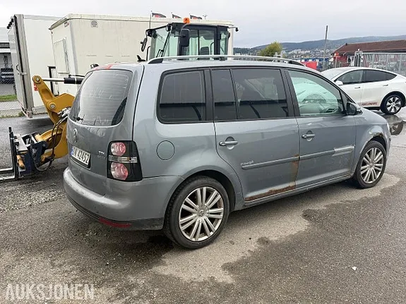 Volkswagen Touran 2010 photo 4