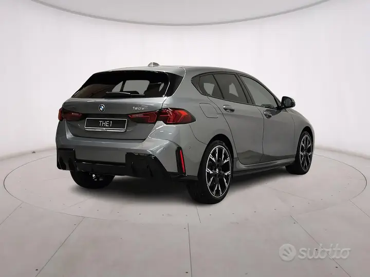 BMW 1 Series photo 2