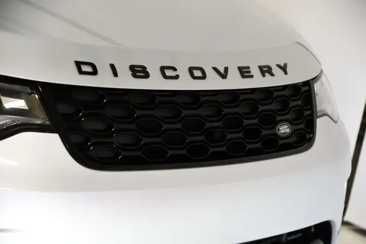 Land Rover Discovery 2023 photo 3