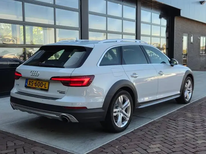 Audi A4 2018 photo 2