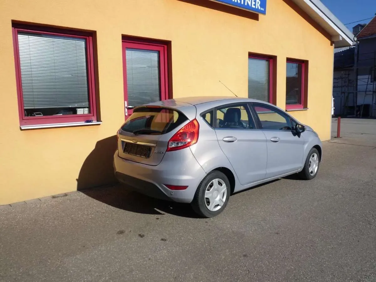Ford Fiesta 2011 photo 3