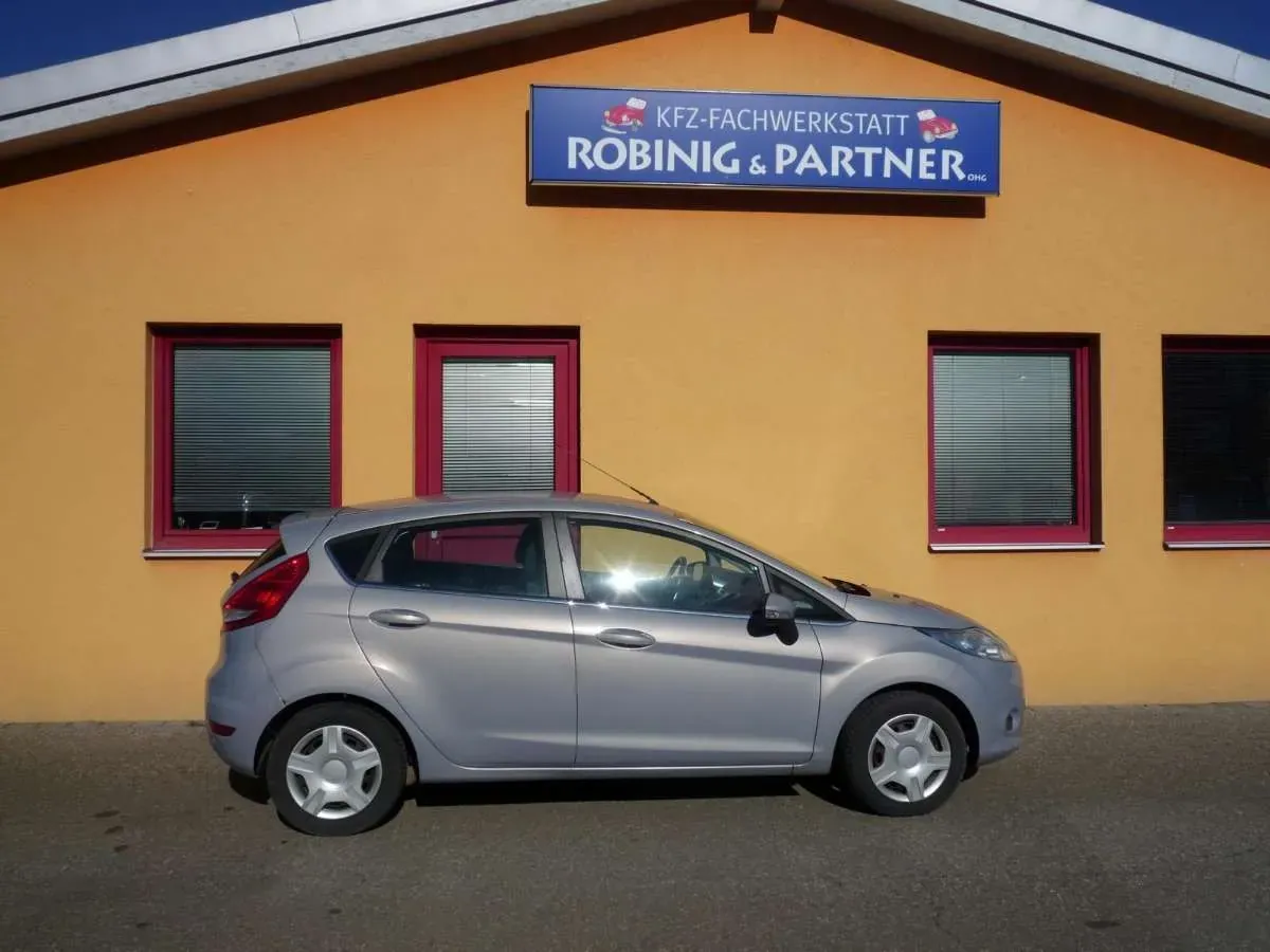 Ford Fiesta 2011 photo 2