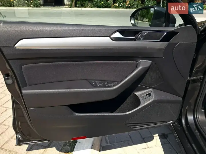 Volkswagen Passat 2018 photo 5