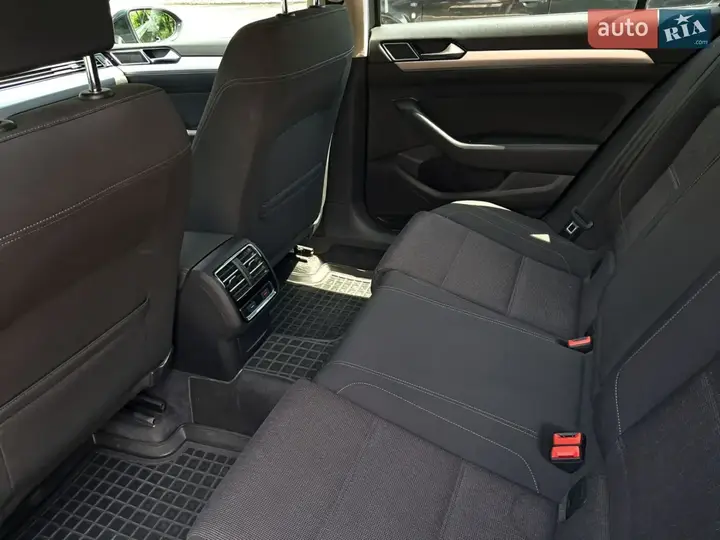 Volkswagen Passat 2018 photo 3