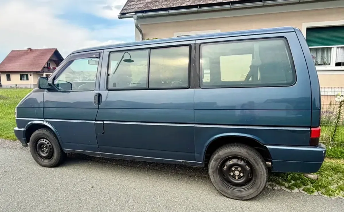 Volkswagen T4 1995 photo 3