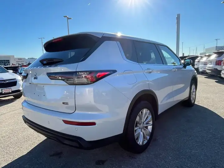 Mitsubishi Outlander 2025 photo 5