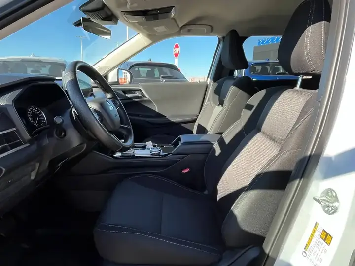 Mitsubishi Outlander 2025 photo 2