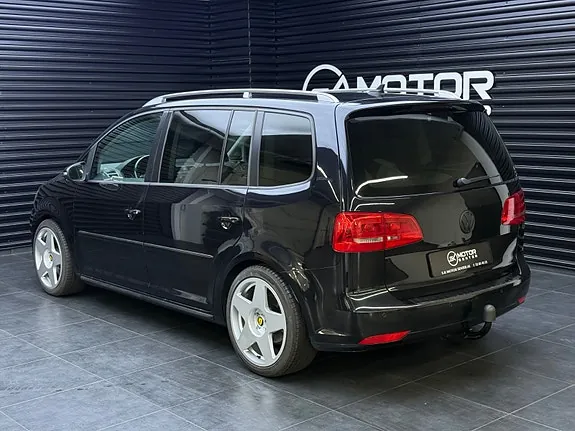 Volkswagen Touran 2012 photo 2