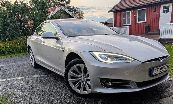 Tesla Model S 2018 photo 2