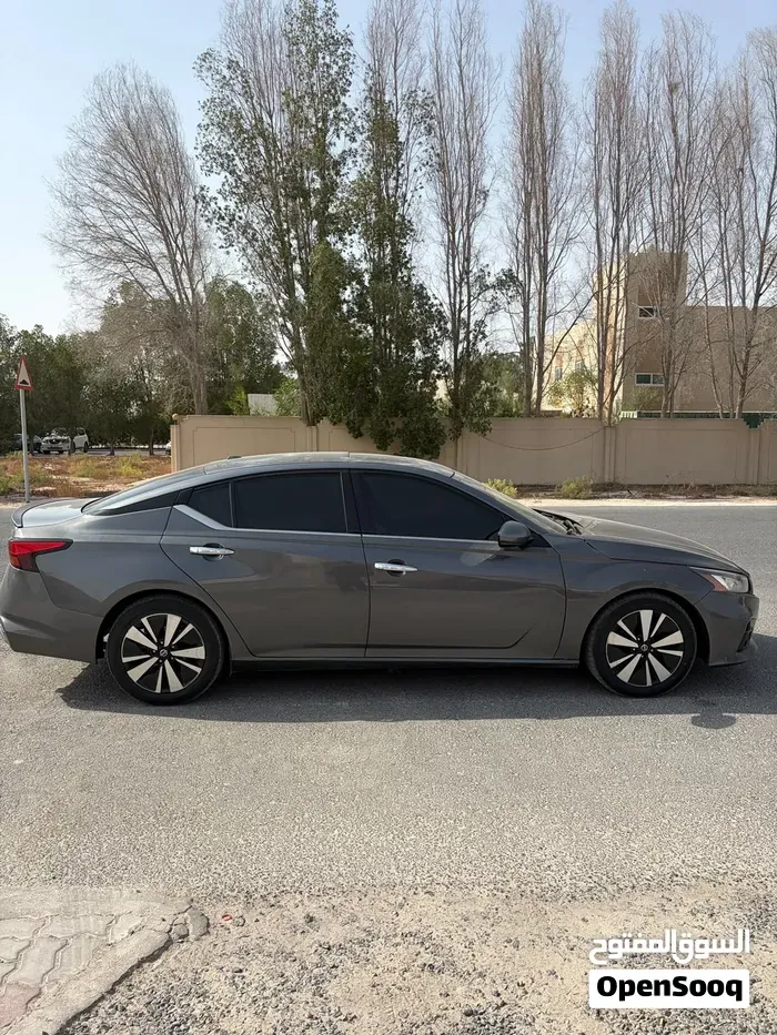 Nissan Altima 2019 photo 2