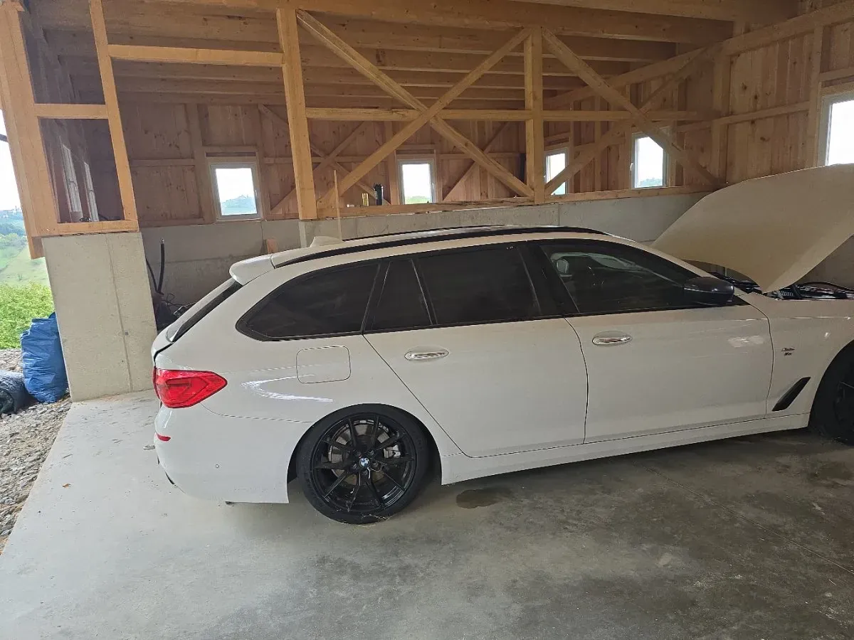 BMW 5 Series 2018 photo 2