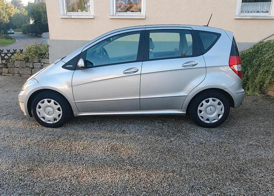 Mercedes-Benz A180