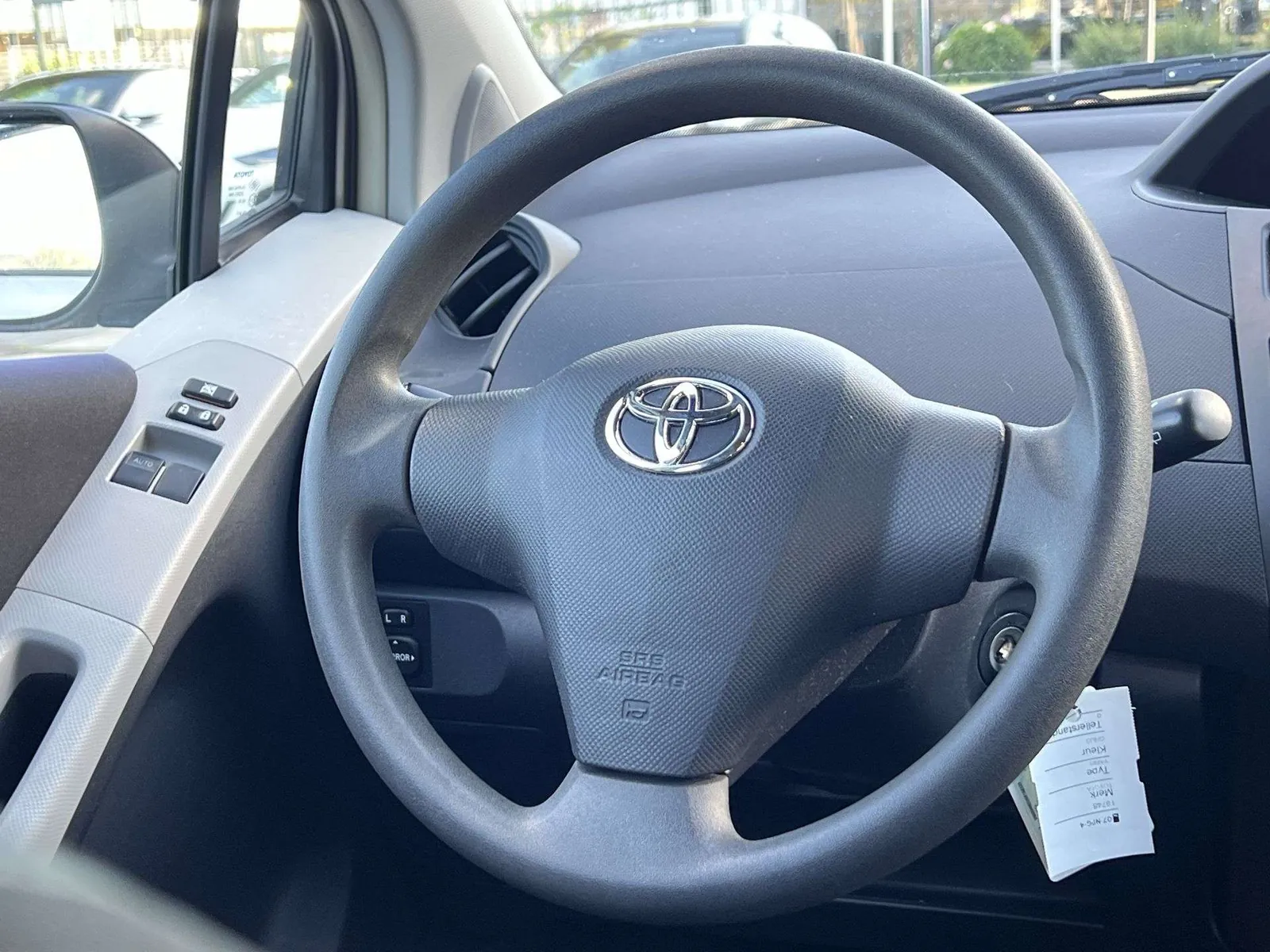 Toyota Yaris 2010 photo 4