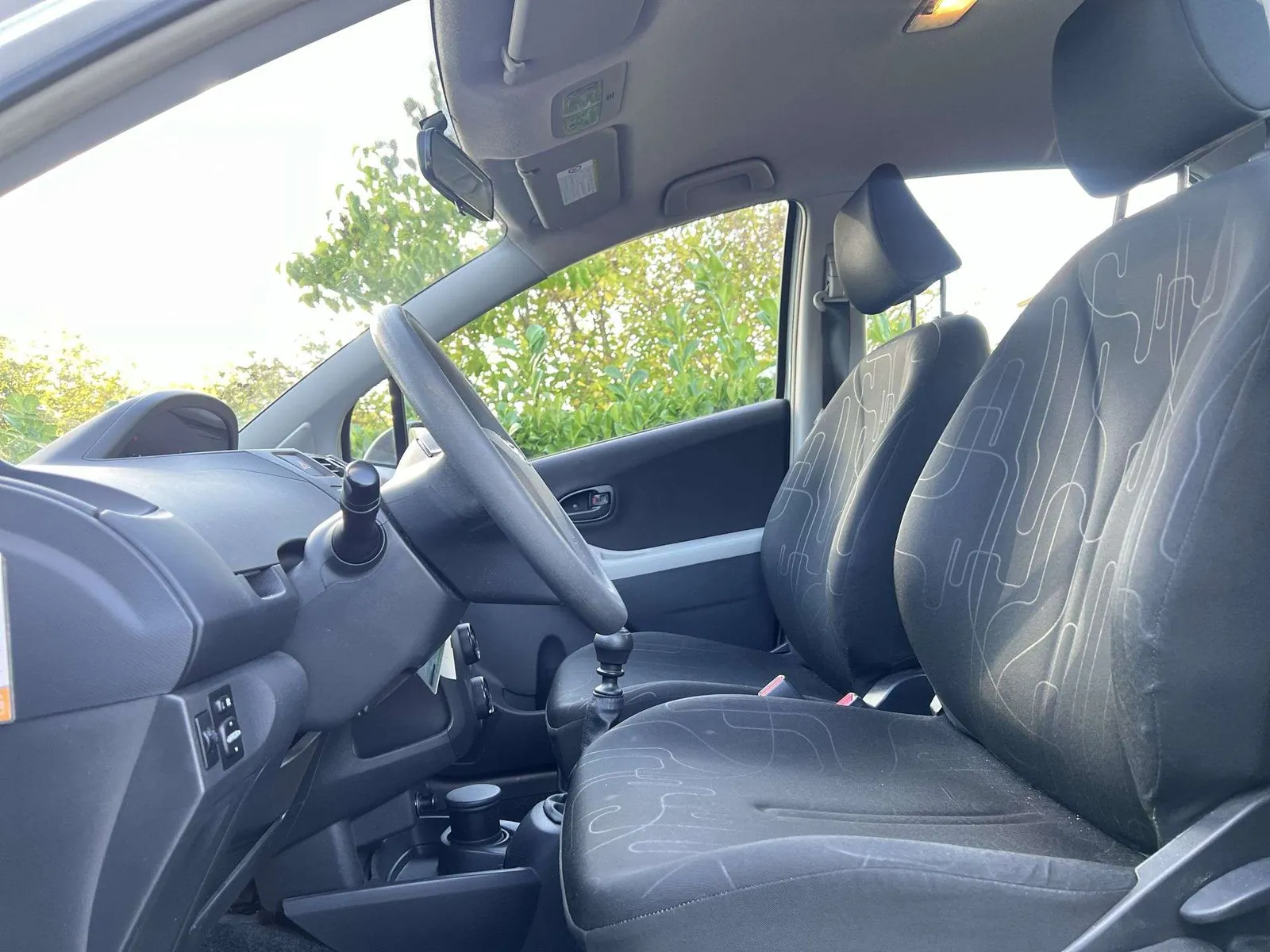 Toyota Yaris 2010 photo 3