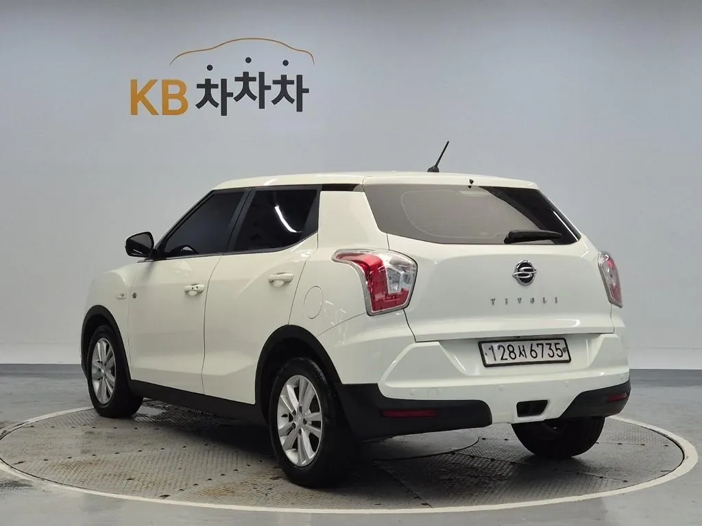 KG Mobility Tivoli 2018 photo 2