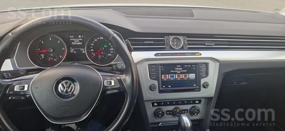 Volkswagen Passat 2017 photo 2