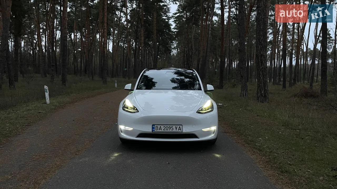 Tesla Model Y 2022 photo 2