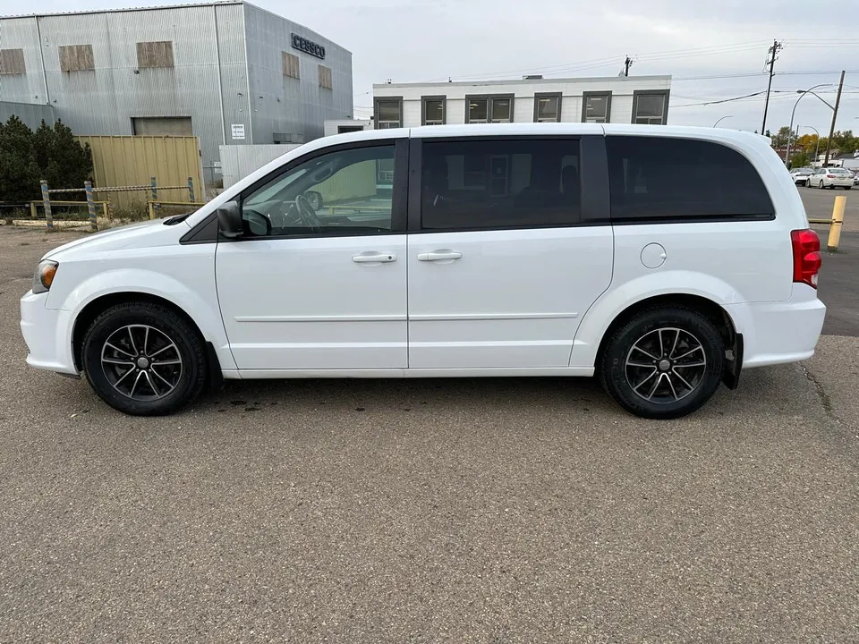 Dodge Grand Caravan 2017 photo 2
