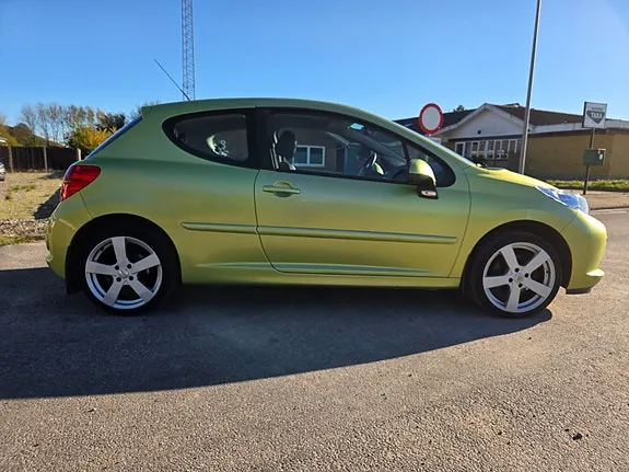 Peugeot 207 2007 photo 2