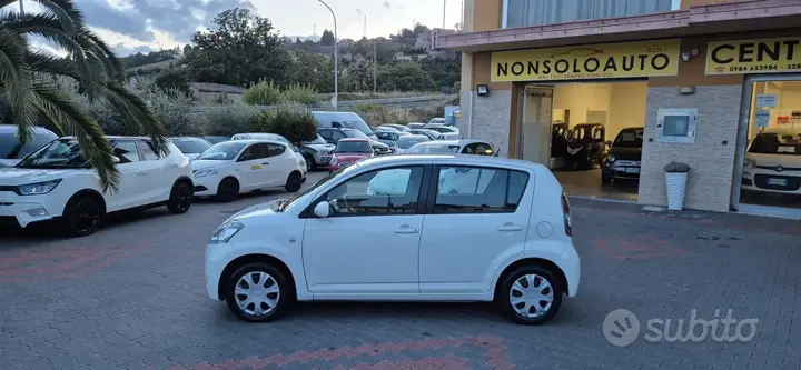 Daihatsu Sirion 2010 photo 2