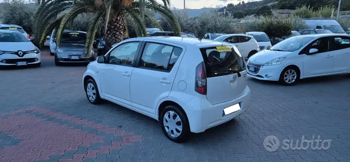 Daihatsu Sirion 2010 photo 3