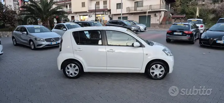 Daihatsu Sirion 2010 photo 5