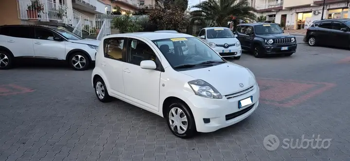 Daihatsu Sirion 2010 photo 4