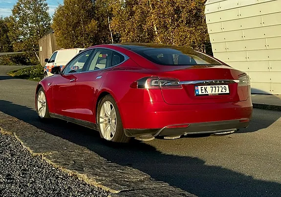 Tesla Model S 2015 photo 2